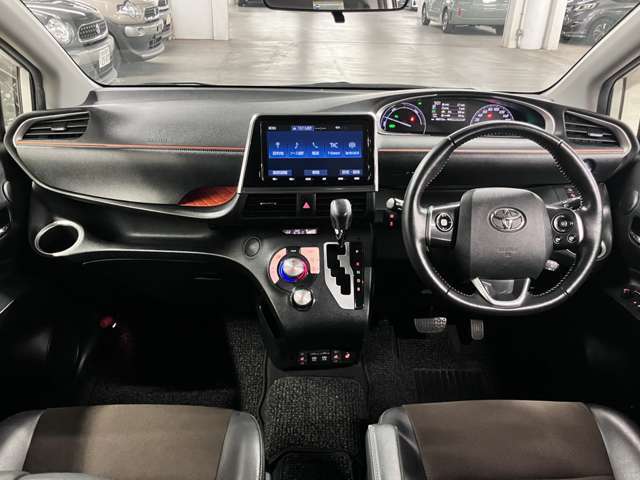 公的機関「（財）日本自動車査定協会」の基準を採用。日本オートオークション協議会「走行距離管理システム」で距離に不正が無いかもチェック済みです。