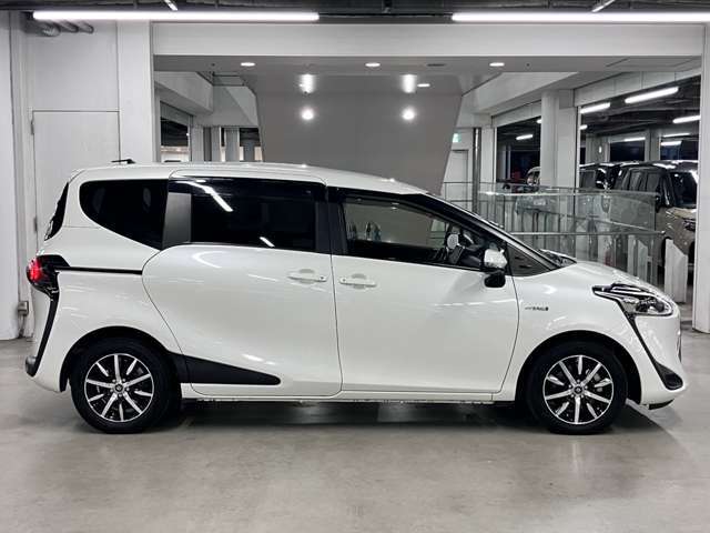 キッズコーナー、落書きカーコーナー、授乳室も御座います。お子様連れでもご安心してご来店頂けます。