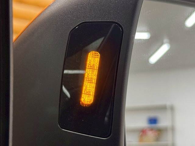 ブラインドスポットモニター装備。車線変更をしようとした時に車両があれば警報を鳴らしてくれます。
