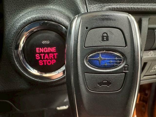 車内へのアクセス楽々、今や必須アイテムの「スマートキー」には、キー複製防止「イモビライザー」まで備わっております。