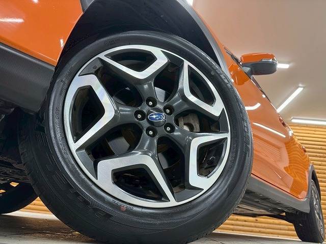 【純正18インチホイール】を装備しております。バランスのとれたアルミで高速走行も安定性が高くなっております。