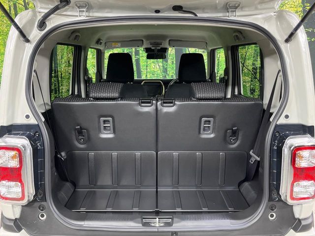 普段のお買い物や通勤、送迎等に十分な荷室スペースを確保しております。セカンドシートを倒すと、大きな荷物の積載も可能です♪