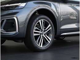 ●オシャレは足元からといいますが、車も同じく足元のエレガンスさで全体のイメージが変わります。