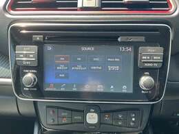 リーフ専用NissanConnectナビは充電スポットの自動更新や、Bluetooth対応//などの充実したAV機能、さらにさまざまなスマホアプリと連動、Apple CarPlayにも対応しています。