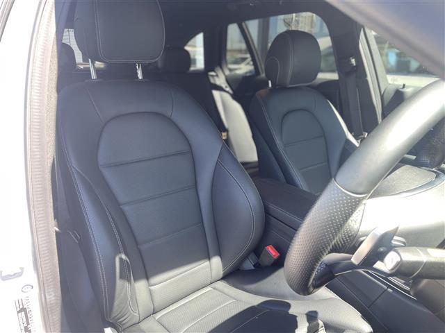 【運転席】座り心地が良いシートなので長時間の運転でも快適にお過ごしいただけます。新品のフロアマットのご注文も可能です。掲載箇所以外にご希望の写真がございましたらお気軽にお問い合わせ下さい。