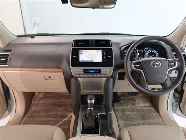 見通しのよいすっきりとした視界で、誰でも運転しやすいです。運転のしやすさは疲れにくさにも繋がりますよ♪
