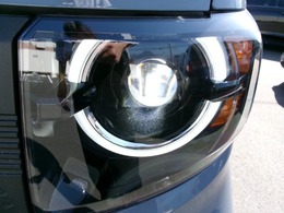 最新のLEDヘッドライトで、より明るく遠くまで照らします！