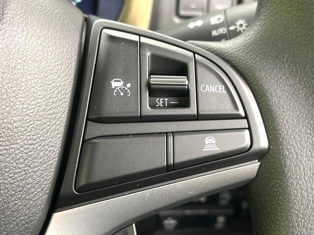 【アダプティブクルーズコントロール】高速道路での長距離走行が楽に！！自動で速度を保つクルーズコントロールが、衝突軽減システムと連携し、前方の車両を感知して車間を保つように速度調節してくれます！！