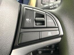 【アダプティブクルーズコントロール】高速道路での長距離走行が楽に！！自動で速度を保つクルーズコントロールが、衝突軽減システムと連携し、前方の車両を感知して車間を保つように速度調節してくれます！！