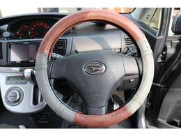 ステアリングも使用感が少なく、綺麗な状態となっております。