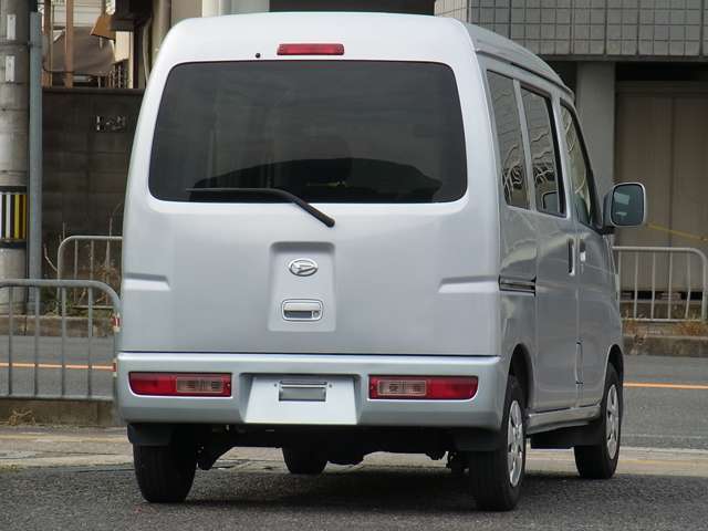 電車でお越しの場合、最寄の駅は市営地下鉄東西線の小野駅です。　JR東海道線の山科駅（京都駅より1駅東）から市営地下鉄に乗り換えて頂くのがスムーズです。