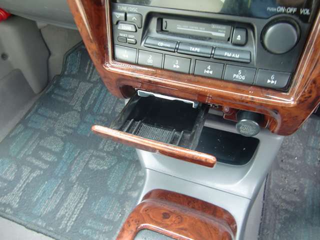 灰皿は禁煙車に付き新品状態となります。