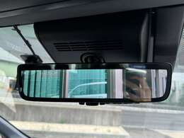 後方の視界を確保するための重要な安全装備であり、運転中の状況判断を支えます☆彡近年では、従来の鏡面タイプに加え、車内カメラと連動したデジタルインナーミラーも登場し、夜間や悪天候時でも鮮明な映像です☆彡
