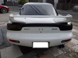 2名乗車　構造変更時にリアシート、アンダーコートを取り除いております。