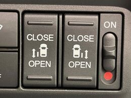【両側パワースライドドア】スマートキーや運転席のスイッチで後席両側スライドドアの開閉が可能♪電動だから力を入れてドアを開ける必要が無く、小さなお子様でも簡単に開け閉めでき快適です♪