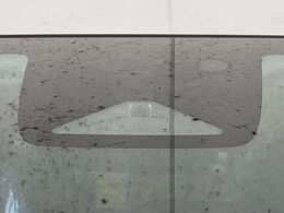 【ホンダセンシング】走行中に前方の車両等を認識し、衝突しそうな時は警報とブレーキで衝突回避と被害軽減をアシスト。より安全にドライブをお楽しみいただけます。