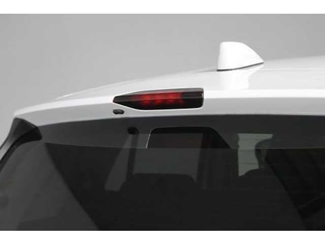 目線の高さに近いストップランプが、後続車にブレーキを踏んだことを知らせるので安全性もUPします。