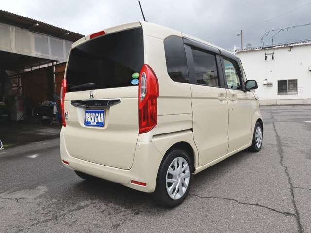 禁煙車！ナビフルセグTV後カメラBT　ドラレコ前後　ETC　左電スラ　Pスタート　ステアリングリモコン　後タイヤ5分山位です！外装に目立つ傷もなく程度良好なお車です！運輸局認証自社工場完備で安心♪