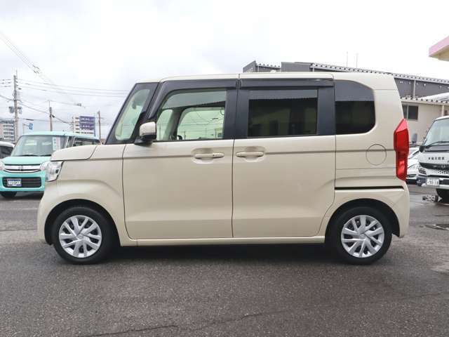 禁煙車！ナビフルセグTV後カメラBT　ドラレコ前後　ETC　Pスタート　左電スラ　ステアリングリモコン　LEDライト　外装に目立つ傷もなく程度良好なお車です！程度を重視したいお客様もナットク！