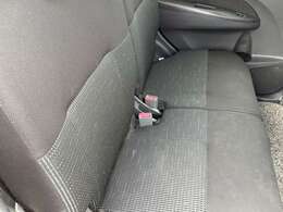 リアシートは広く快適な室内！