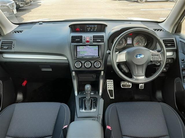 ■　内装　■　パドルシフト　SIドライブ　デュアルフルオートエアコン