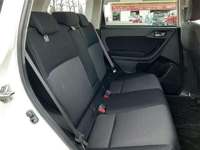 ■　後席　■　後席TVモニター（フリップダウンモニター、リアエンターテイメントシステム）！！の販売取付も行っております。