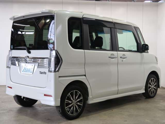 ご成約のおクルマは、内外装を再美装してのご納車☆～美装経験豊富なスタッフによる内装美装と、ポリマーコーティング施工で艶のあるキレイなボディに仕上げます♪