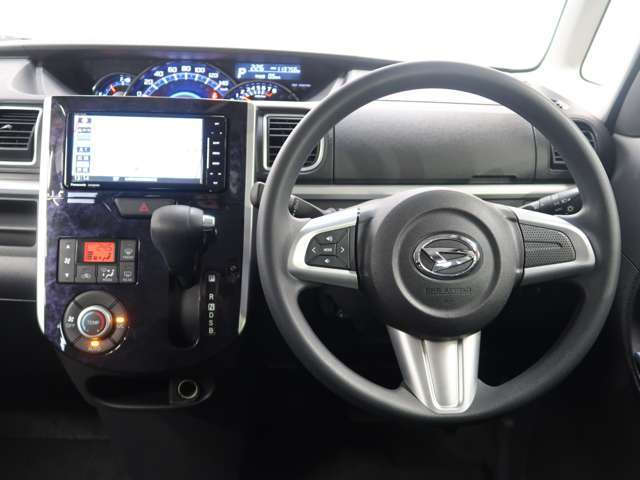 程度良好・人気の4WD☆スタイリッシュなこちらのおクルマに乗りませんか？お問合せ・ご連絡お待ちしております♪