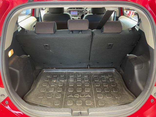 ラゲッジスペースとは、車内の荷物を積むためのスペースのことを指す。後部座席を押し倒すことができる車種の場合、座席を倒してラゲッジスペースを拡大することができる為、荷物の積載量を増やすことが可能である。