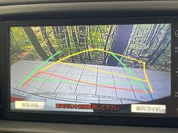 【バックカメラ】駐車時に後方がリアルタイム映像で確認できます。大型商業施設や立体駐車場での駐車時や、夜間のバック時に大活躍！運転スキルに関わらず、今や必須となった装備のひとつです！
