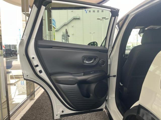 WECARSでは各商談席に大型モニターをご用意しております！見やすい大画面でゆったりと全国の在庫をご覧いただけます！是非ご来店お待ちしております！