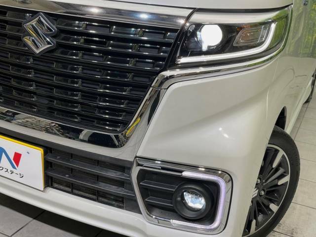 【LEDヘッドライト】悪天候や夜間走行時も良好な視界を確保し安心して運転できる高輝度LEDヘッドライトを装備！点灯速度が早く、消費電力も抑えられています。