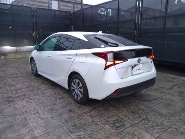 LEDテールライトです。省電力、高輝度のLEDは明るく照らすので夜間運転時の視認性を高めます。スタイリッシュな見た目で細かいところもこだわりたいあなたに！