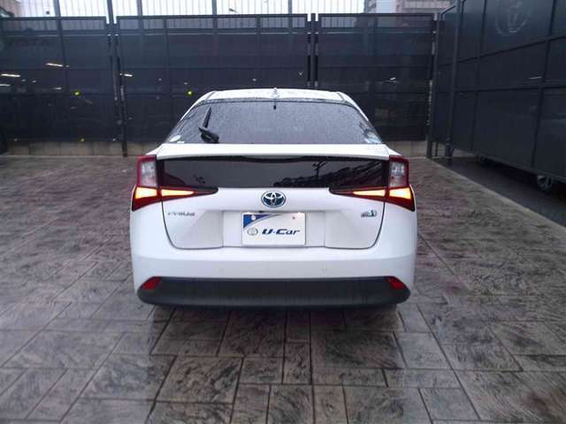 バックカメラが付いているので後方確認が非常にしやすいです。今や運転初心者も熟練者も必須装備！ついていて損はないですね♪