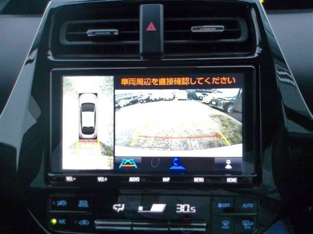 後退時には、バックモニターのサポートが受けられ安心です