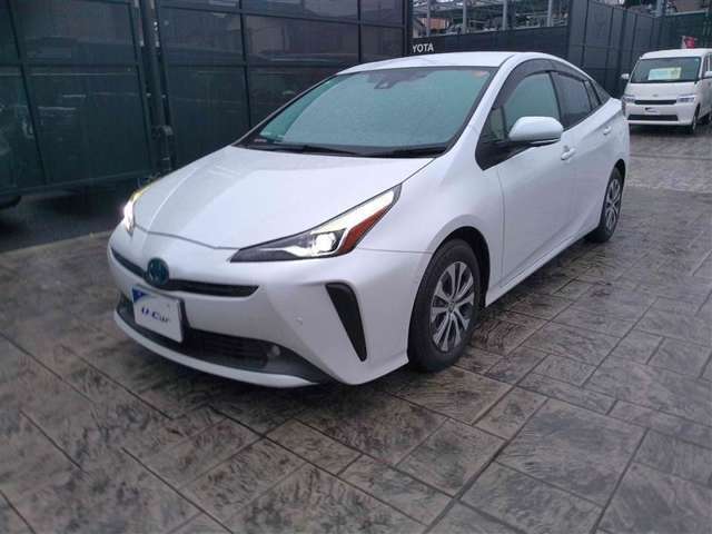 低燃費で環境にもやさしいハイブリッド車です。トヨタ専用診断機器でハイブリッドシステムを綿密に点検してあります！