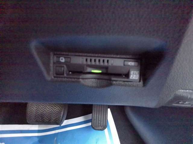 今や必需品となったETC付きになります、窓を開けずに快適にゲート通過ができます