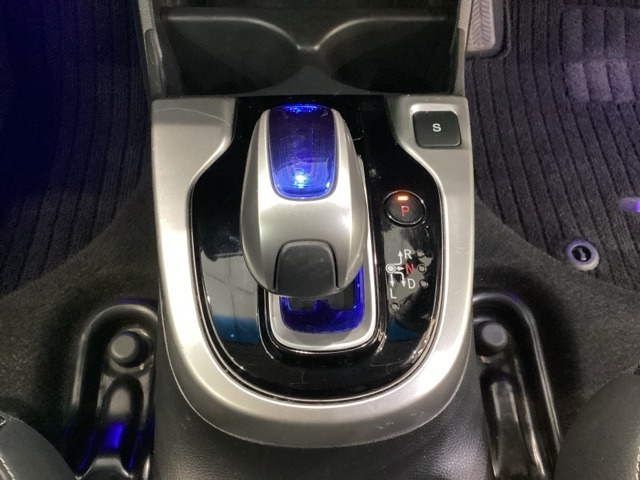 シフトレバーは操作性も良く、とても扱いやすいです。