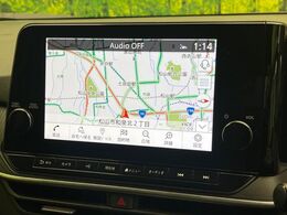 【純正ナビ】人気の純正ナビを装備しております。ナビの使いやすさはもちろん、オーディオ機能も充実！キャンプや旅行はもちろん、通勤や買い物など普段のドライブも楽しくなるはず♪