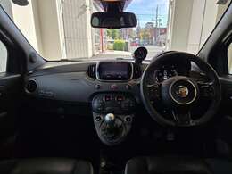 広々とした空間です。是非一度座ってみて下さい