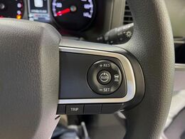 【アダプティブクルーズコントロール】高速道路での長距離走行が楽に！！自動で速度を保つクルーズコントロールが、衝突軽減システムと連携し、前方の車両を感知して車間を保つように速度調節してくれます！！