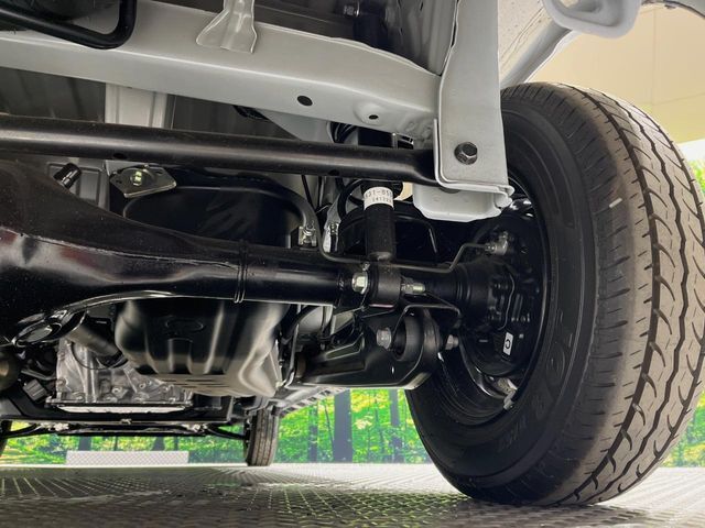 お車を安心してお乗りいただく為には、足回りの定期点検が欠かせません。サービスサポート（有償保証）では無料点検もご提供しており、安心のカーライフをお過ごしいただけるサポート体制が整っています。