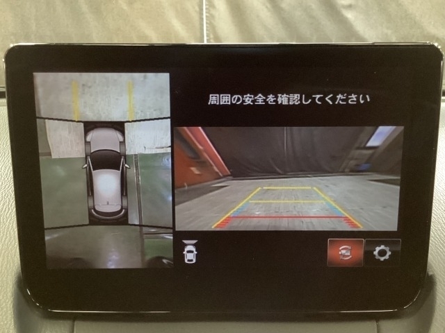 狭い場所での駐車やすれ違いなどでより的確な運転操作に役立つ360°ビューモニターが装備されています。