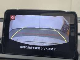 【バックモニター】後ろのカメラの映像をモニターに映し出すことができます！後方の見えない死角や、障害物との距離感をしっかり確認することができます！駐車が苦手な方におすすめです。