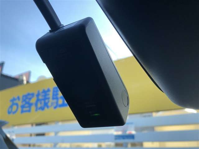 ETCがあれば高速道路などの料金所をスイスイと通過！スマートインターチェンジからも、高速道路へ乗り降りができ、必需品です。