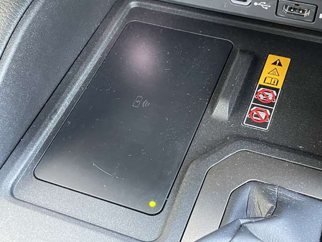 ◆【ワイヤレス充電器（Qi）】走行中にスマートフォンをワイヤレスで充電できます！
