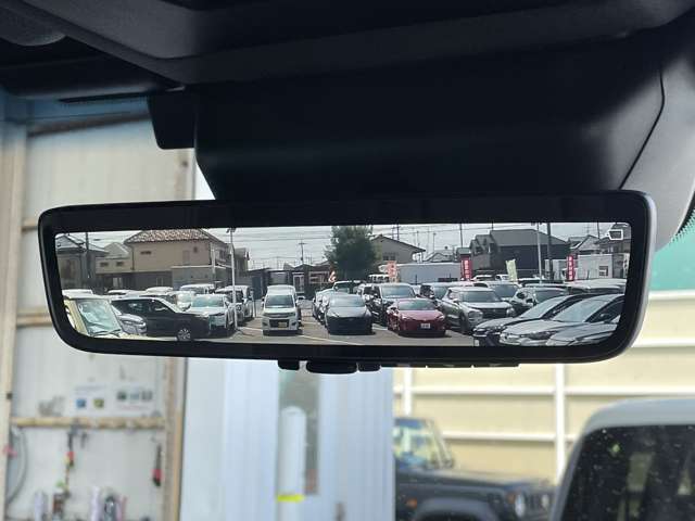 ◆【デジタルインナーミラー】車両後方カメラの映像をルームミラーに映すことが出来ます。 そのため、後席に人や荷物があって後方が見えづらい場合でもしっかり視界を確保することが出来ます。