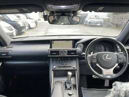 【インパネ全体】全方位で視界が広く、高い目線で運転もしやすいです！