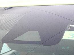 【プリクラッシュセーフティ】前方の車両等を検知し、衝突しそうな時は警報で注意を促し、ブレーキを踏む力をサポート。ブレーキを踏めなかった場合は衝突被害軽減ブレーキが作動、衝突回避をサポートします。