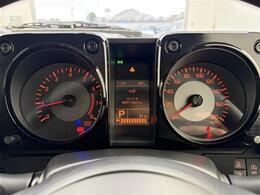 【スピードメーター】『スピードメーター』の画像になります。メーターがシンプルで見やすく運転しやすいですね！